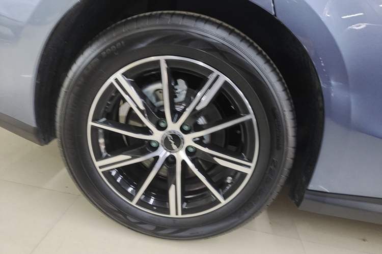 Used BYD Seal 06 New Energy 2025 DM-i Smart Drive 120KM Deluxe Model Right Rear Wheel Hub