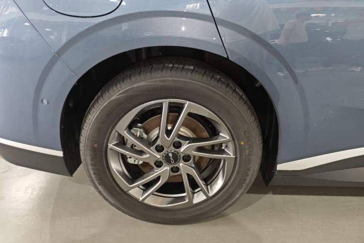 Used BYD Seal 06 New Energy 2025 EV 545KM Premium Edition Right Rear Wheel Hub