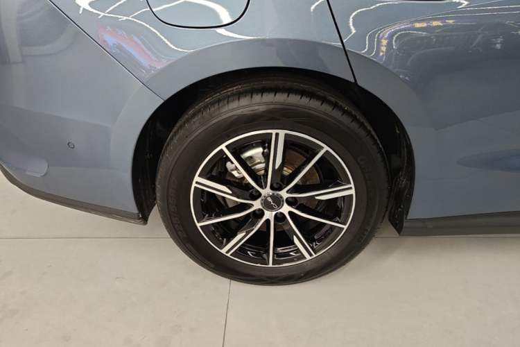 Used BYD Seal 06 New Energy 2025 DM-i Smart Drive 120KM Deluxe Model Right Rear Wheel Hub