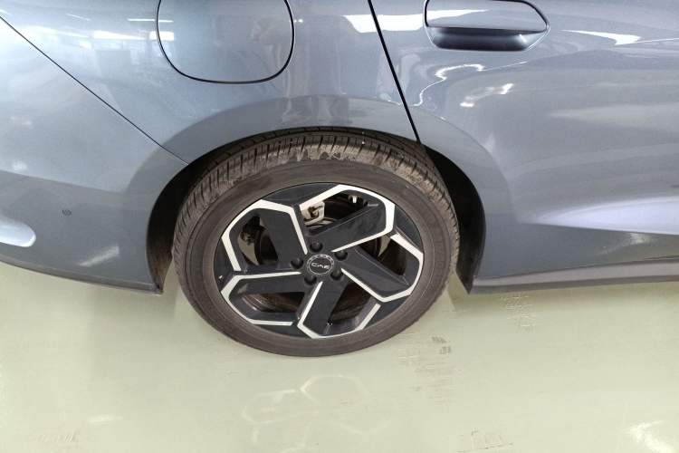 Used BYD Seal 06 New Energy 2025 DM-i Intelligent Drive 120KM Flagship Model Right Rear Wheel Hub