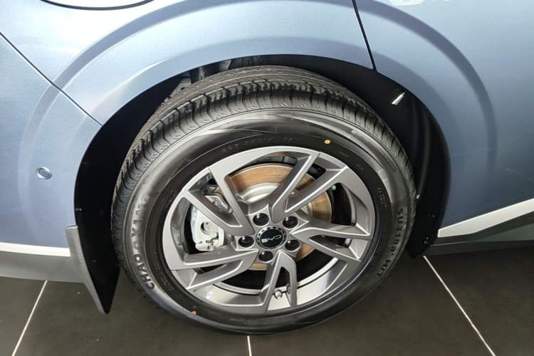 Used BYD Seal 06 New Energy 2025 EV 545KM Premium Edition Right Rear Wheel Hub