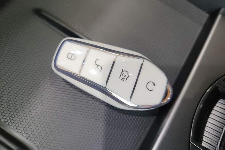 Used BYD Seal 06 New Energy 2025 DM-i Smart Drive 120KM Prestige Model Vehicle Key