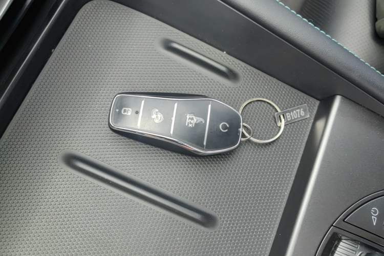 Used BYD Seal 06 New Energy 2025 DM-i Smart Drive 120KM Prestige Model Vehicle Key