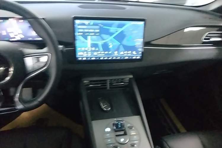Used BYD Seal 06 New Energy 2025 DM-i Smart Drive 80KM Luxury Model Audio And AC Panel