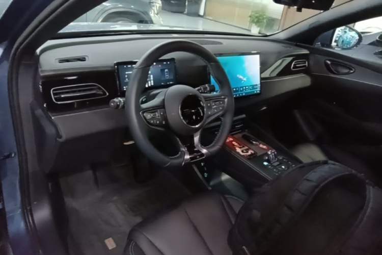Used BYD Seal 06 New Energy 2025 DM-i Smart Drive 120KM Deluxe Model Center Console