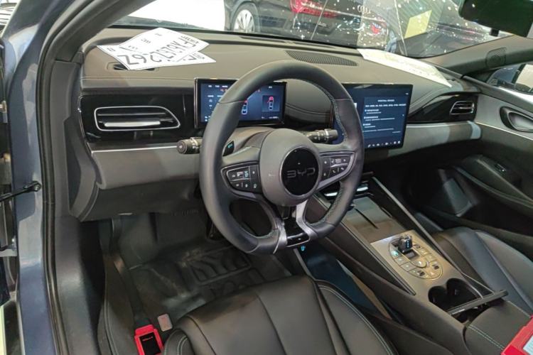 Used BYD Seal 06 New Energy 2025 DM-i Smart Drive 120KM Prestige Model Center Console