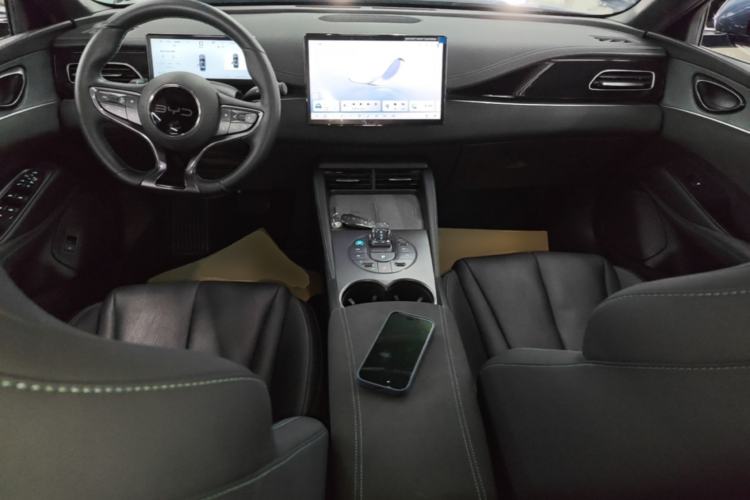 Used BYD Seal 06 New Energy 2025 DM-i Smart Drive 120KM Deluxe Model Center Console