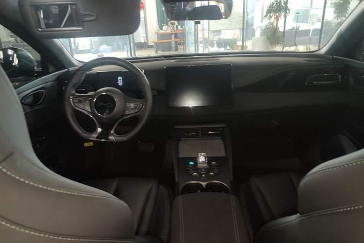 Used BYD Seal 06 New Energy 2025 DM-i Smart Drive 120KM Deluxe Model Center Console