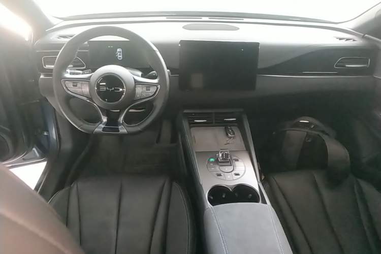 Used BYD Seal 06 New Energy 2025 DM-i Smart Drive 120KM Deluxe Model Center Console