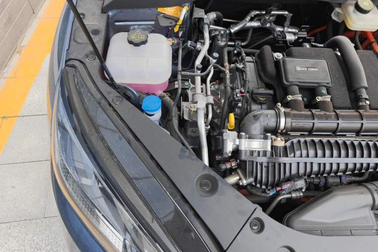 Used BYD Seal 06 New Energy 2025 DM-i Smart Drive 80KM Luxury Model Engine Bay Right