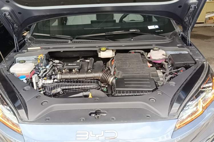 Used BYD Seal 06 New Energy 2025 DM-i Smart Drive 80KM Luxury Model Engine Bay