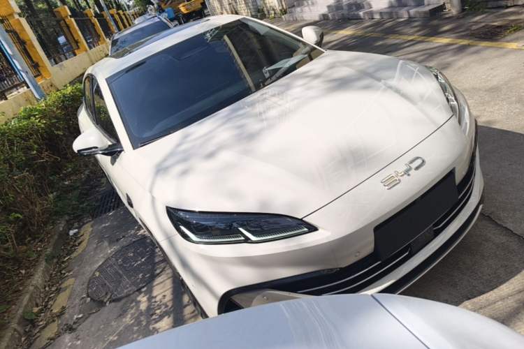 Used BYD Seal 06 New Energy 2025 DM-i Smart Drive 120KM Deluxe Model Front Right 45 Deg