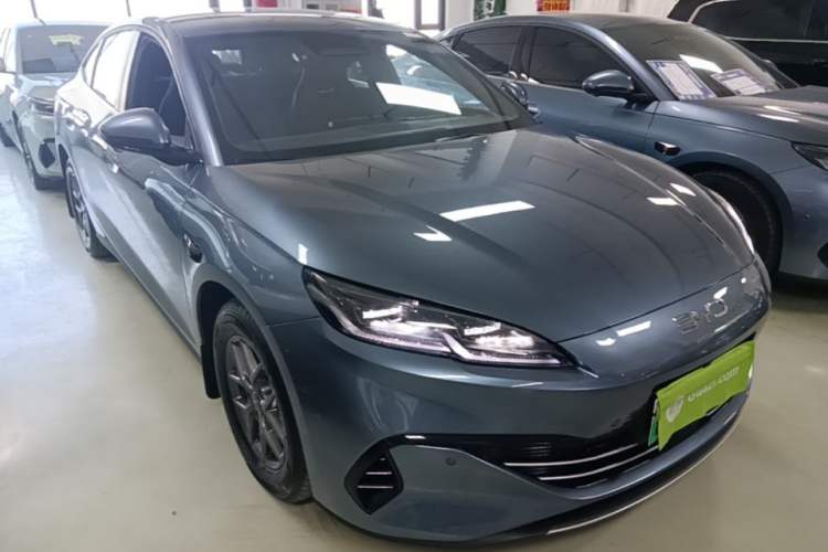 Used BYD Seal 06 New Energy 2025 DM-i Smart Drive 80KM Luxury Model Front Right 45 Deg