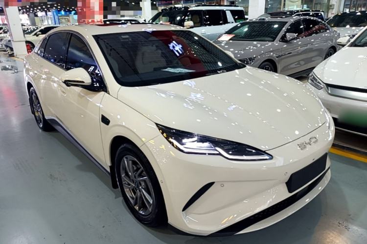 Used BYD Seal 06 New Energy 2025 EV 545KM Premium Edition Front Right 45 Deg
