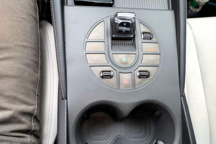 Used BYD Seal 06 New Energy 2025 DM-i Smart Drive 120KM Prestige Model Gear Lever