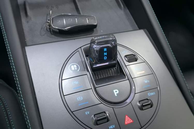 Used BYD Seal 06 New Energy 2025 DM-i Smart Drive 80KM Prestige Model Gear Lever