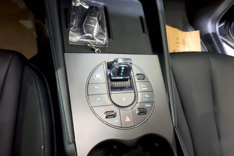 Used BYD Seal 06 New Energy 2025 DM-i Smart Drive 120KM Prestige Model Gear Lever