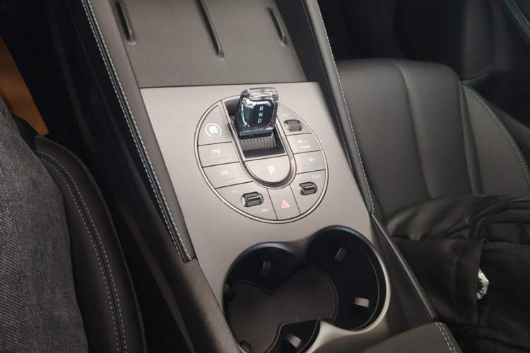 Used BYD Seal 06 New Energy 2025 DM-i Smart Drive 80KM Prestige Model Gear Lever