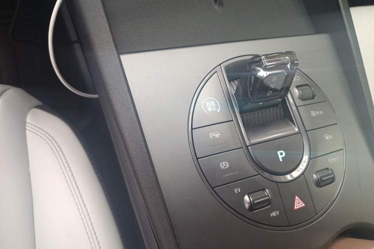 Used BYD Seal 06 New Energy 2025 DM-i Smart Drive 80KM Luxury Model Gear Lever
