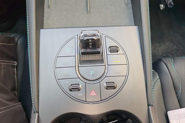 Used BYD Seal 06 New Energy 2025 DM-i Intelligent Drive 120KM Flagship Model Gear Lever