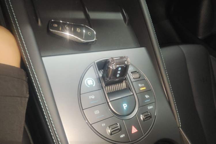 Used BYD Seal 06 New Energy 2025 DM-i Smart Drive 80KM Prestige Model Gear Lever