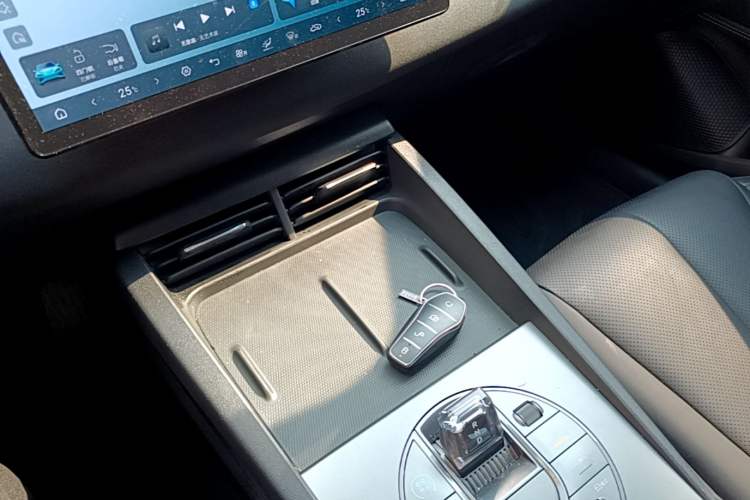 Used BYD Seal 06 New Energy 2025 DM-i Smart Drive 80KM Luxury Model Interior 1