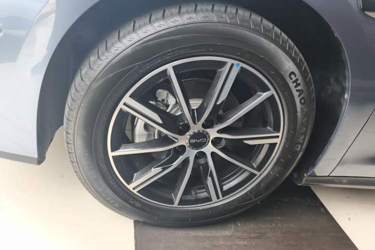 Used BYD Seal 06 New Energy 2025 DM-i Smart Drive 120KM Prestige Model Left Front Wheel Hub