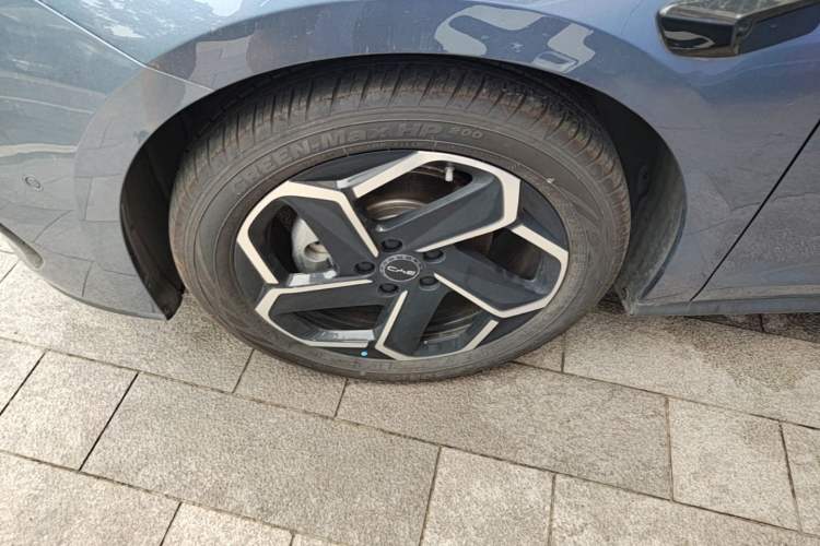 Used BYD Seal 06 New Energy 2025 DM-i Intelligent Drive 120KM Flagship Model Left Front Wheel Hub