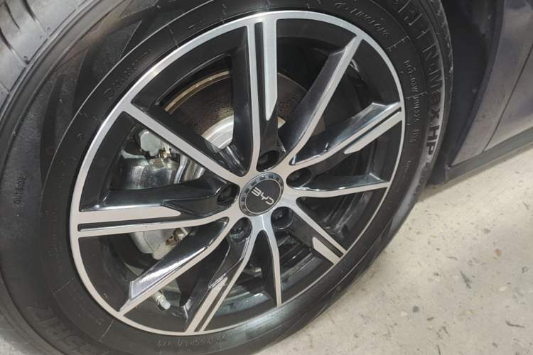 Used BYD Seal 06 New Energy 2025 DM-i Smart Drive 120KM Deluxe Model Left Front Wheel Hub