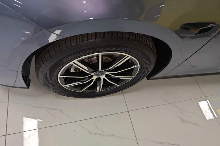 Used BYD Seal 06 New Energy 2025 DM-i Smart Drive 120KM Deluxe Model Left Front Wheel Hub