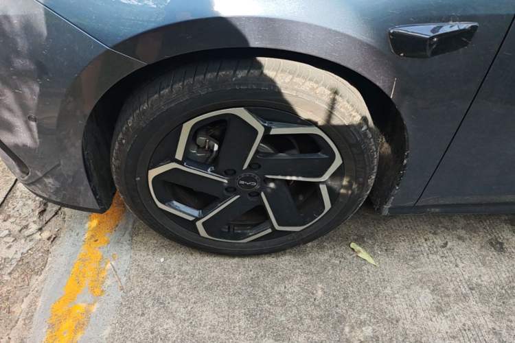 Used BYD Seal 06 New Energy 2025 DM-i Intelligent Drive 120KM Flagship Model Left Front Wheel Hub