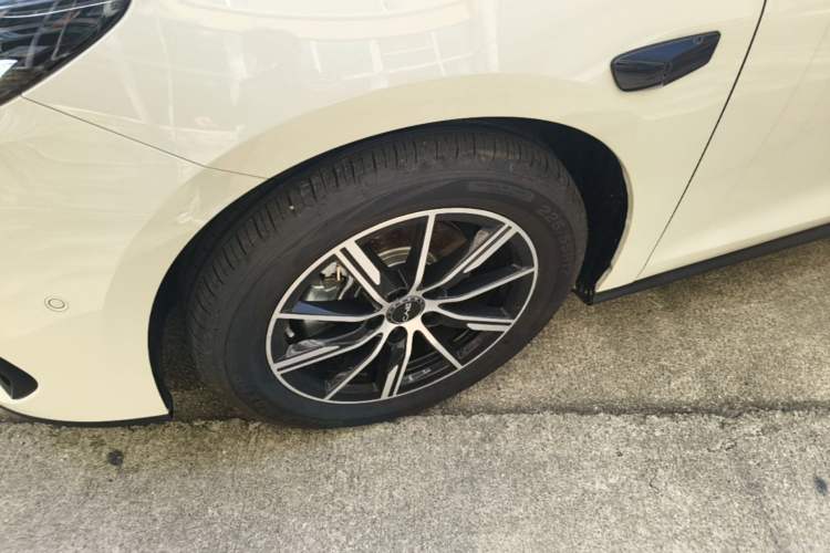 Used BYD Seal 06 New Energy 2025 DM-i Smart Drive 120KM Deluxe Model Left Front Wheel Hub