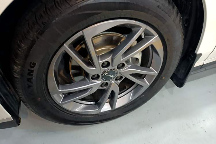 Used BYD Seal 06 New Energy 2025 EV 545KM Premium Edition Left Front Wheel Hub