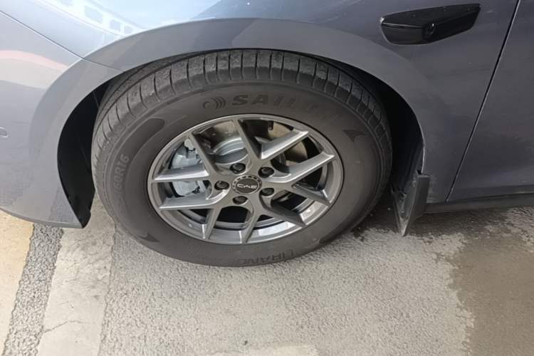 Used BYD Seal 06 New Energy 2025 DM-i Smart Drive 80KM Luxury Model Left Front Wheel Hub