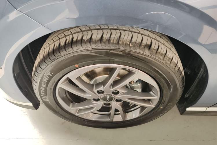 Used BYD Seal 06 New Energy 2025 EV 545KM Premium Edition Left Front Wheel Hub