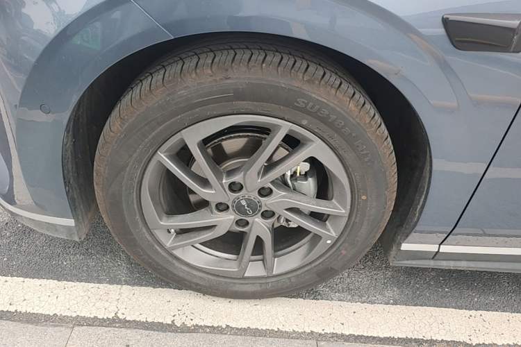 Used BYD Seal 06 New Energy 2025 EV 470KM Prestige Edition Left Front Wheel Hub