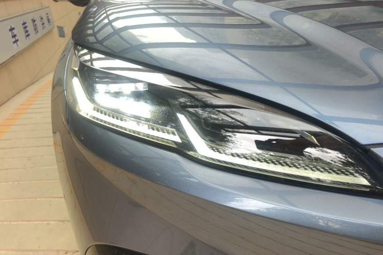 Used BYD Seal 06 New Energy 2025 DM-i Smart Drive 120KM Prestige Model Right Front Headlight