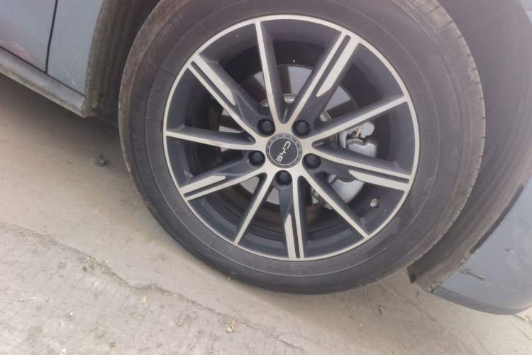 Used BYD Seal 06 New Energy 2025 DM-i Smart Drive 120KM Deluxe Model Right Front Wheel Hub