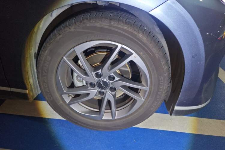 Used BYD Seal 06 New Energy 2025 EV 470KM Prestige Edition Right Front Wheel Hub