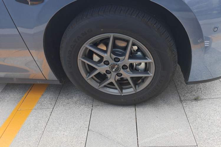 Used BYD Seal 06 New Energy 2025 DM-i Smart Drive 80KM Luxury Model Right Front Wheel Hub