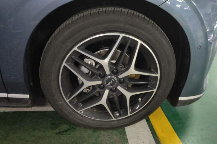 Used BYD Seal 06 New Energy 2025 EV 545KM Flagship Edition Right Front Wheel Hub