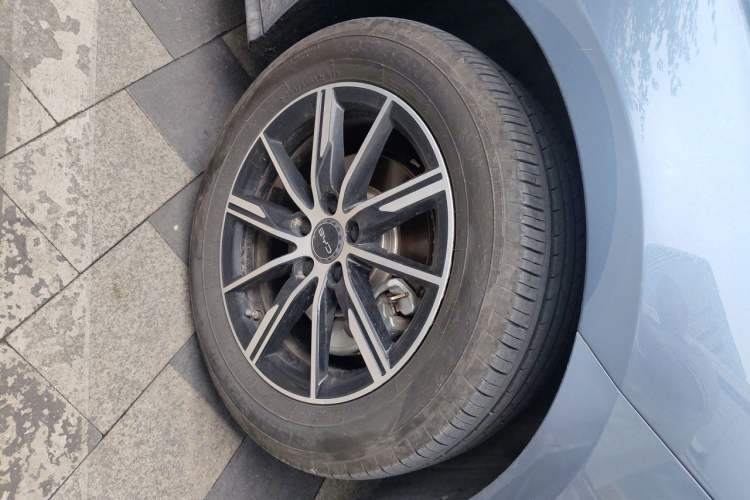 Used BYD Seal 06 New Energy 2025 DM-i Smart Drive 120KM Deluxe Model Right Front Wheel Hub