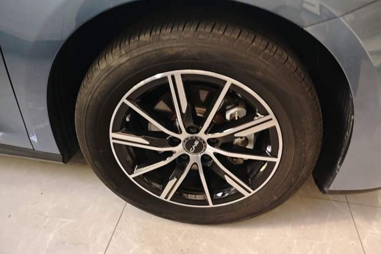 Used BYD Seal 06 New Energy 2025 DM-i Smart Drive 120KM Deluxe Model Right Front Wheel Hub