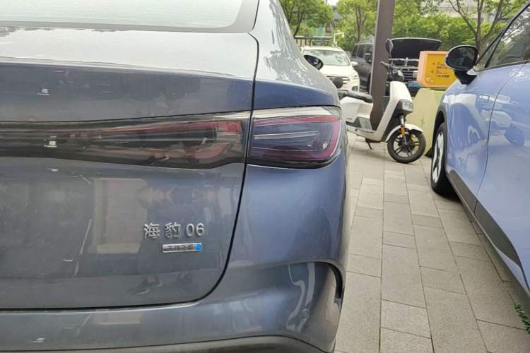 Used BYD Seal 06 New Energy 2025 DM-i Intelligent Drive 120KM Flagship Model Right Rear Taillight