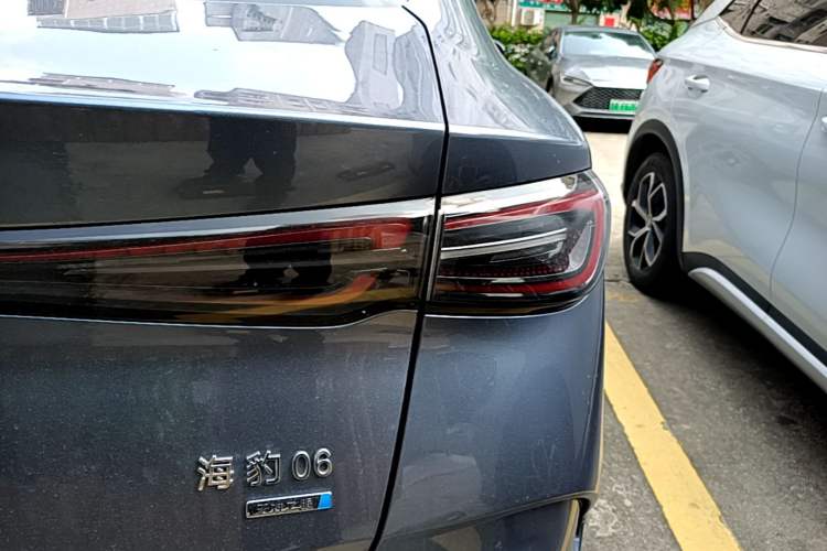 Used BYD Seal 06 New Energy 2025 DM-i Smart Drive 80KM Luxury Model Right Rear Taillight
