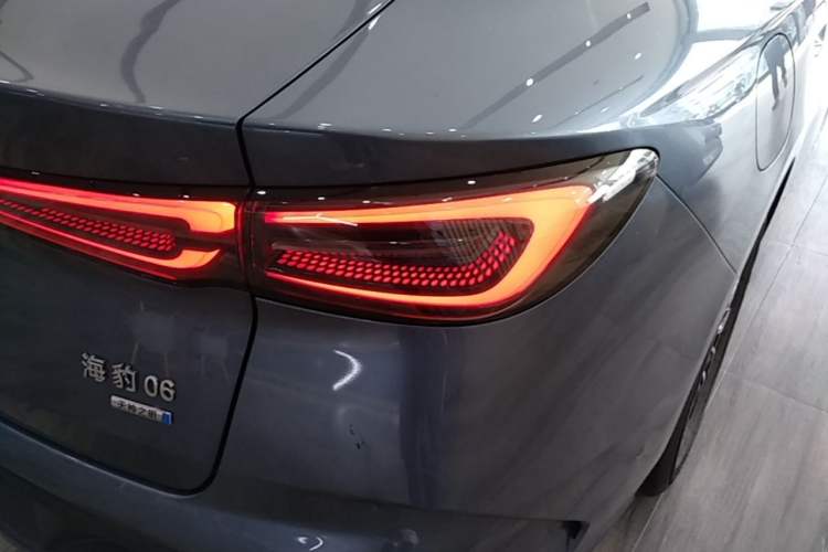 Used BYD Seal 06 New Energy 2025 DM-i Smart Drive 120KM Prestige Model Right Rear Taillight