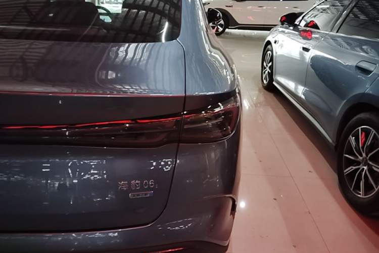 Used BYD Seal 06 New Energy 2025 DM-i Smart Drive 120KM Prestige Model Right Rear Taillight