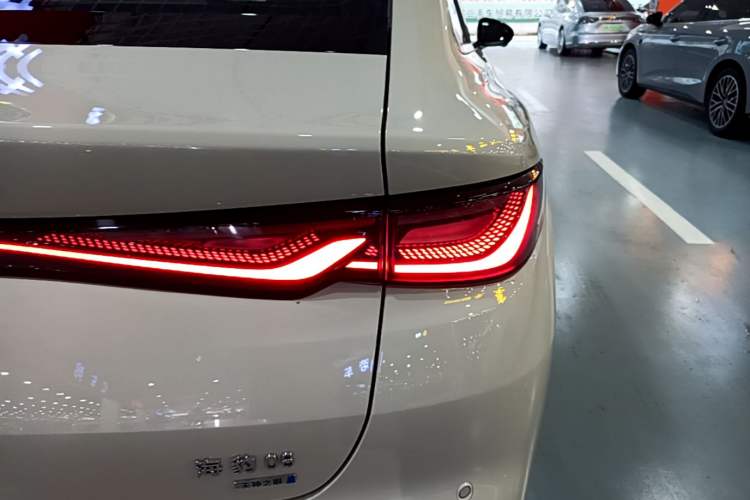 Used BYD Seal 06 New Energy 2025 EV 545KM Premium Edition Right Rear Taillight