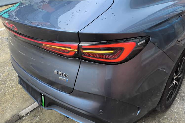 Used BYD Seal 06 New Energy 2025 DM-i Smart Drive 120KM Prestige Model Right Rear Taillight