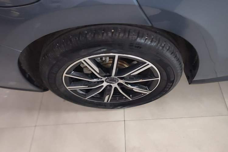Used BYD Seal 06 New Energy 2025 DM-i Smart Drive 80KM Prestige Model Right Rear Wheel Hub